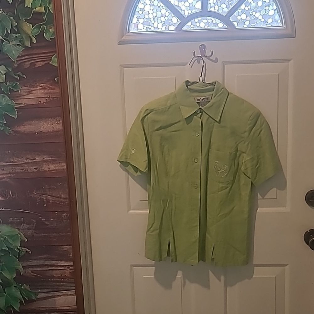 Ladies Small A.K.C. Green Short Sleeve Blouse